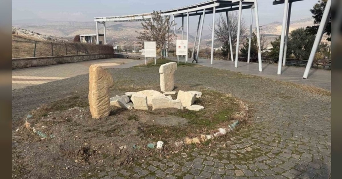Atatürk Barajı'nda Göbeklitepe’ye Benzeyen T-Taşları Ortaya Çıktı