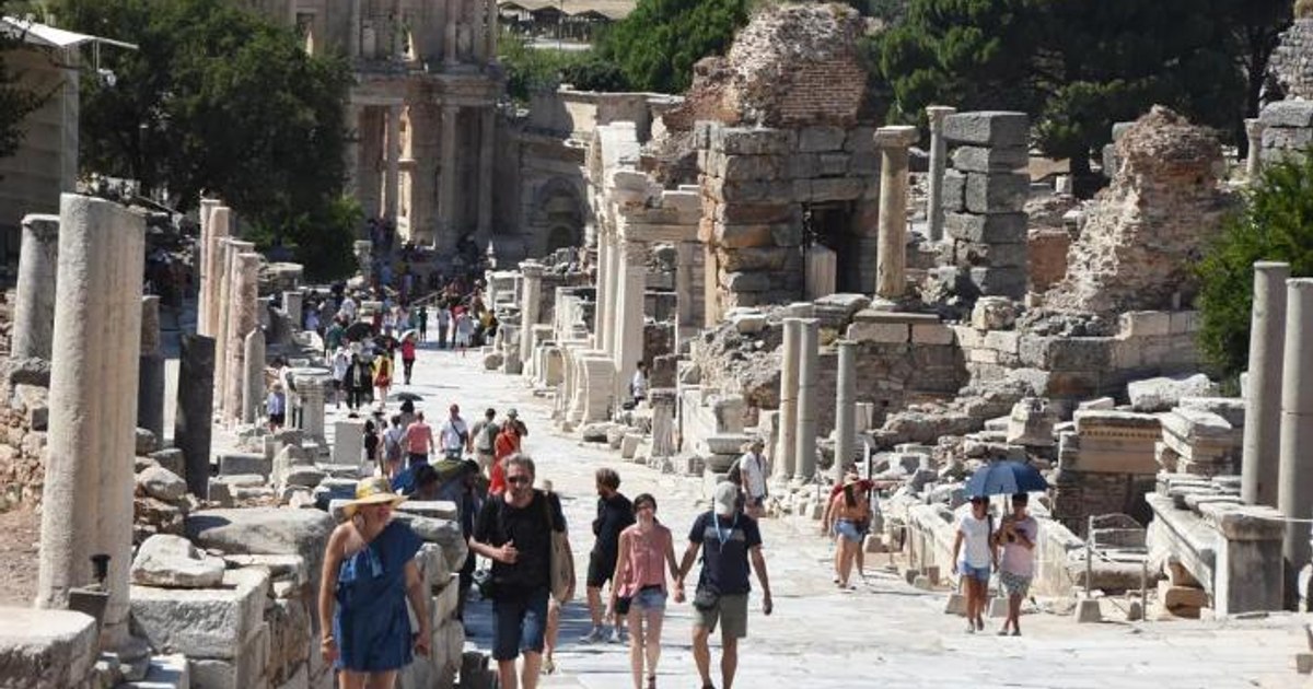 Efes’in Kalbine Beton: Arkeolojik Sit Alanında Ticari İnşaat Skandalı