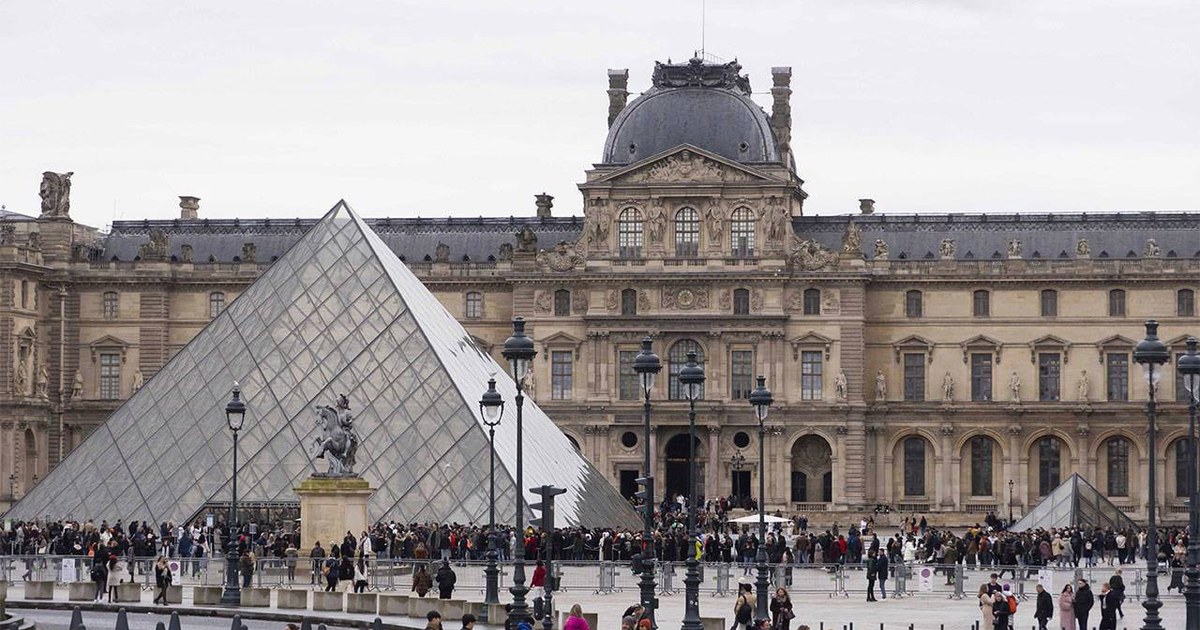 Louvre Müdürü istifa etti