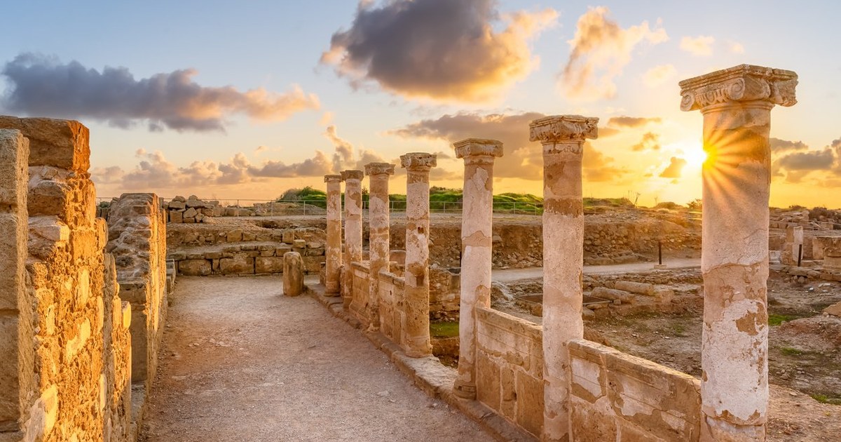 Weinamphore aus dem 2. Jh. v. Chr. und älteste Baustrukturen in Paphos entdeckt
