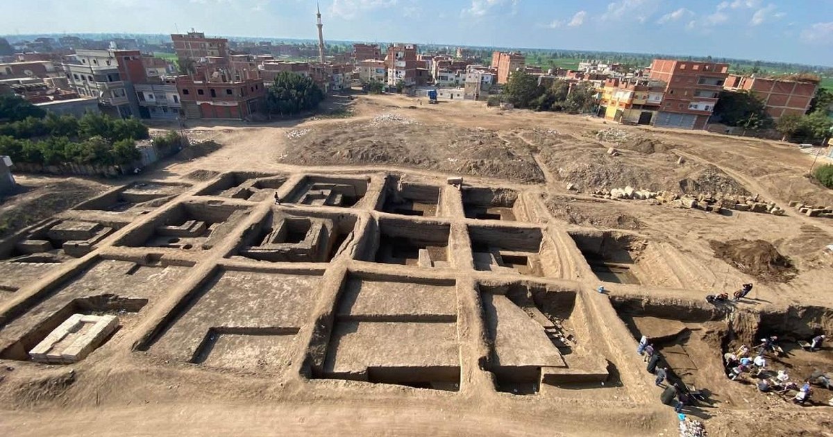 Ramses II'ye ait dev heykel parçası doğu Nil Deltası'nda bulundu
