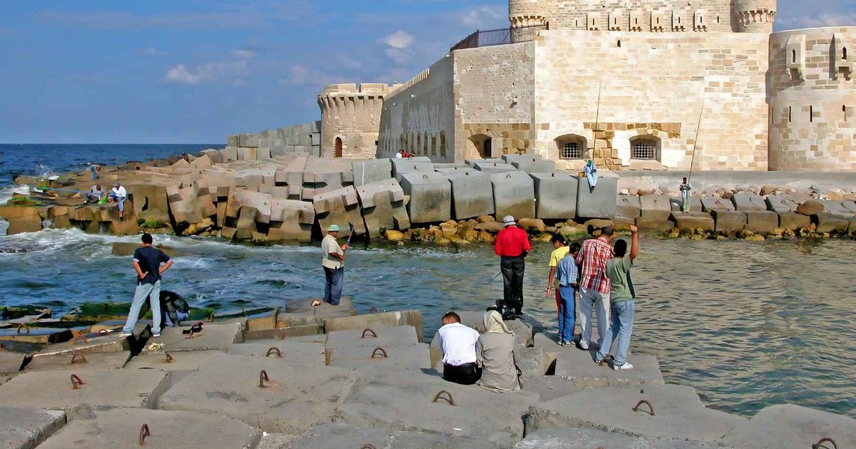 Efsanevi İskenderiye Feneri'ne ait yirmi iki devasa taş blok gün yüzüne çıkarıldı ...