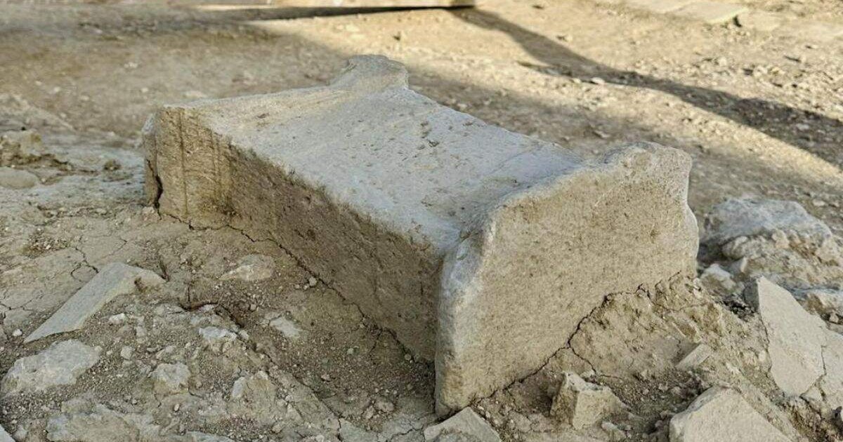 Sicilya'da Antik Yunan Evinde Taş Sunak Bulundu