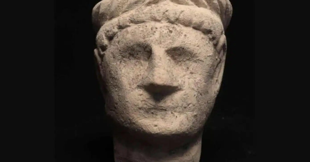 Kıbrıs'ta Apollon Kutsal Alanı'nda nadir adak heykel kaidesi bulundu