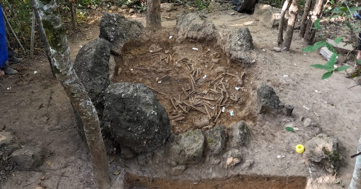 Des ossements humains datant de 37 personnes découverts dans un énorme vase de pierre au Laos
