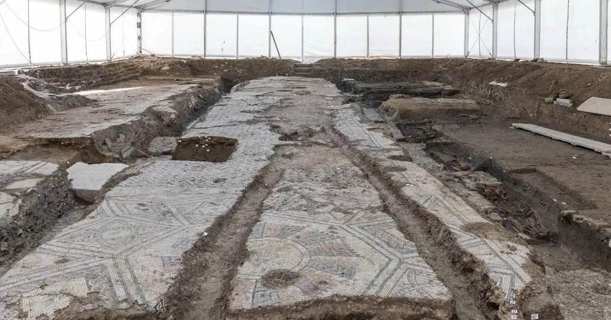 Hallan una basílica de la primera época cristiana bajo un antiguo mercado de pescado en Italia