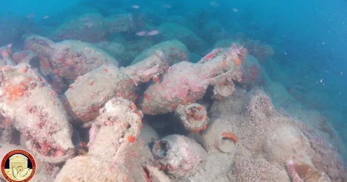 Descubren en Sicilia un pecio romano de 2100 años de antigüedad cargado de ánforas