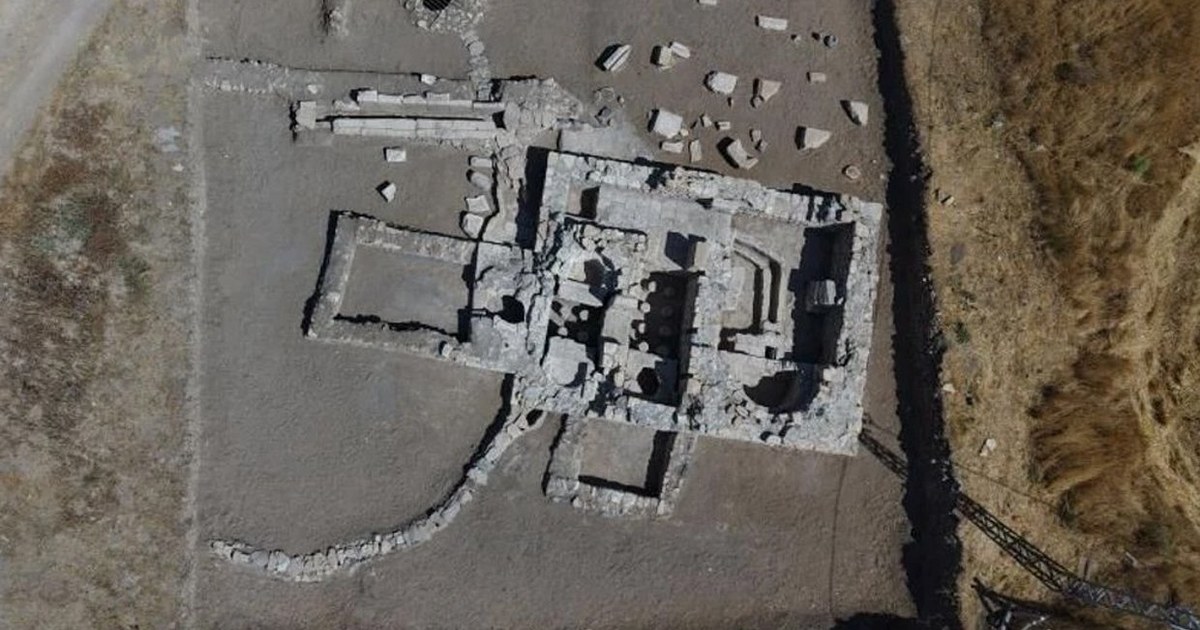 Farmer Discovering Roman-Era Villa Complex While Planting Saplings in Elazığ