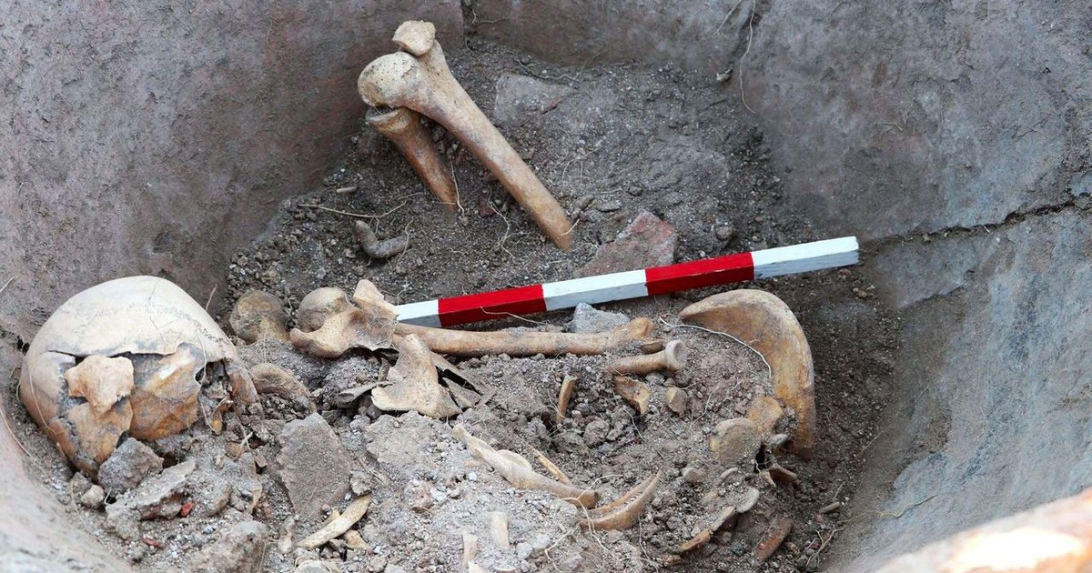 1,600-Year-Old Skeleton Found Inside Giant Roman Jar in Bulgaria