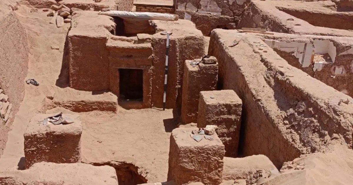 Descubren en Egipto una tumba romana con forma piramidal y una inusual elegía en griego
