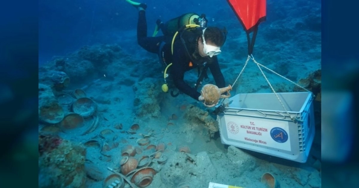 2,100-Year-Old Ancient Tableware Unearthed in the Depths of Adrasan